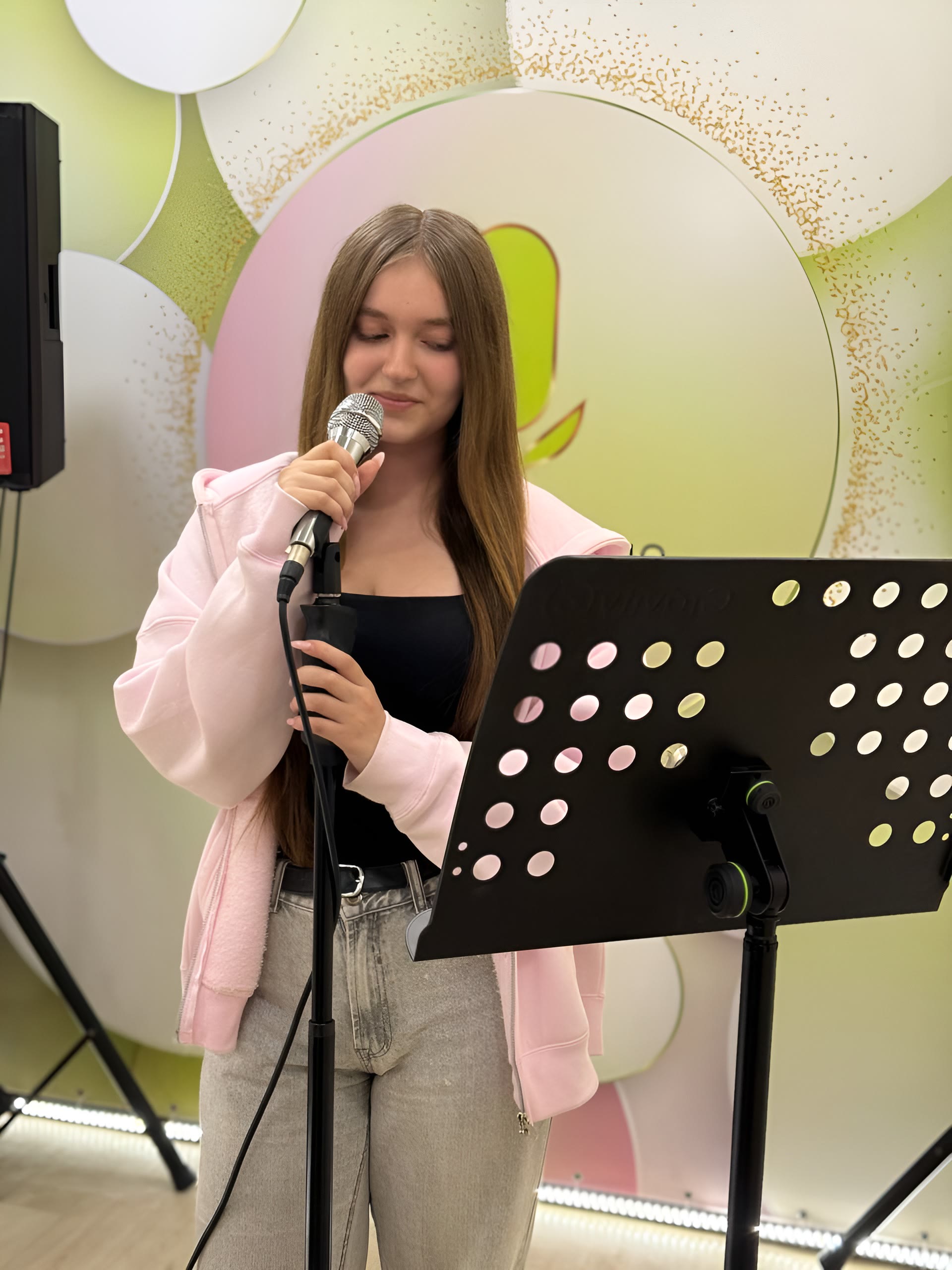 Заняття з вокалу у студії JULIART MUSIC у Києві